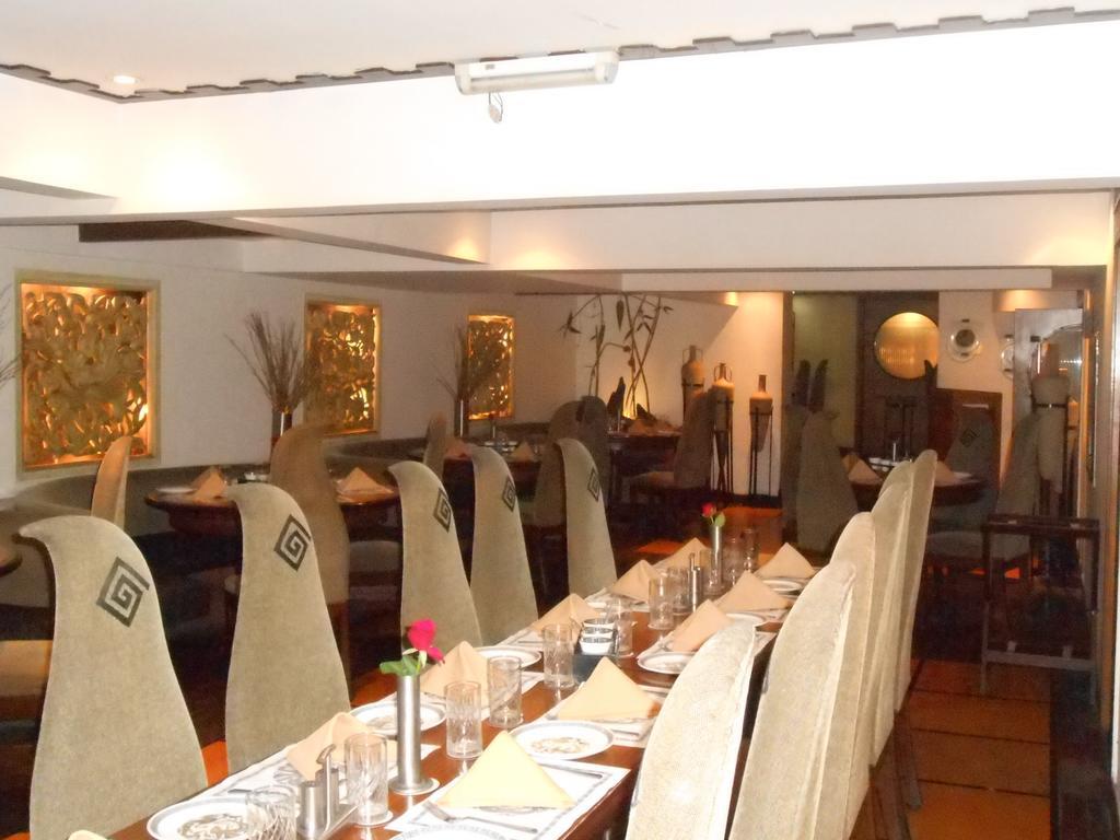 Lytton Hotel Kolkata Bagian luar foto