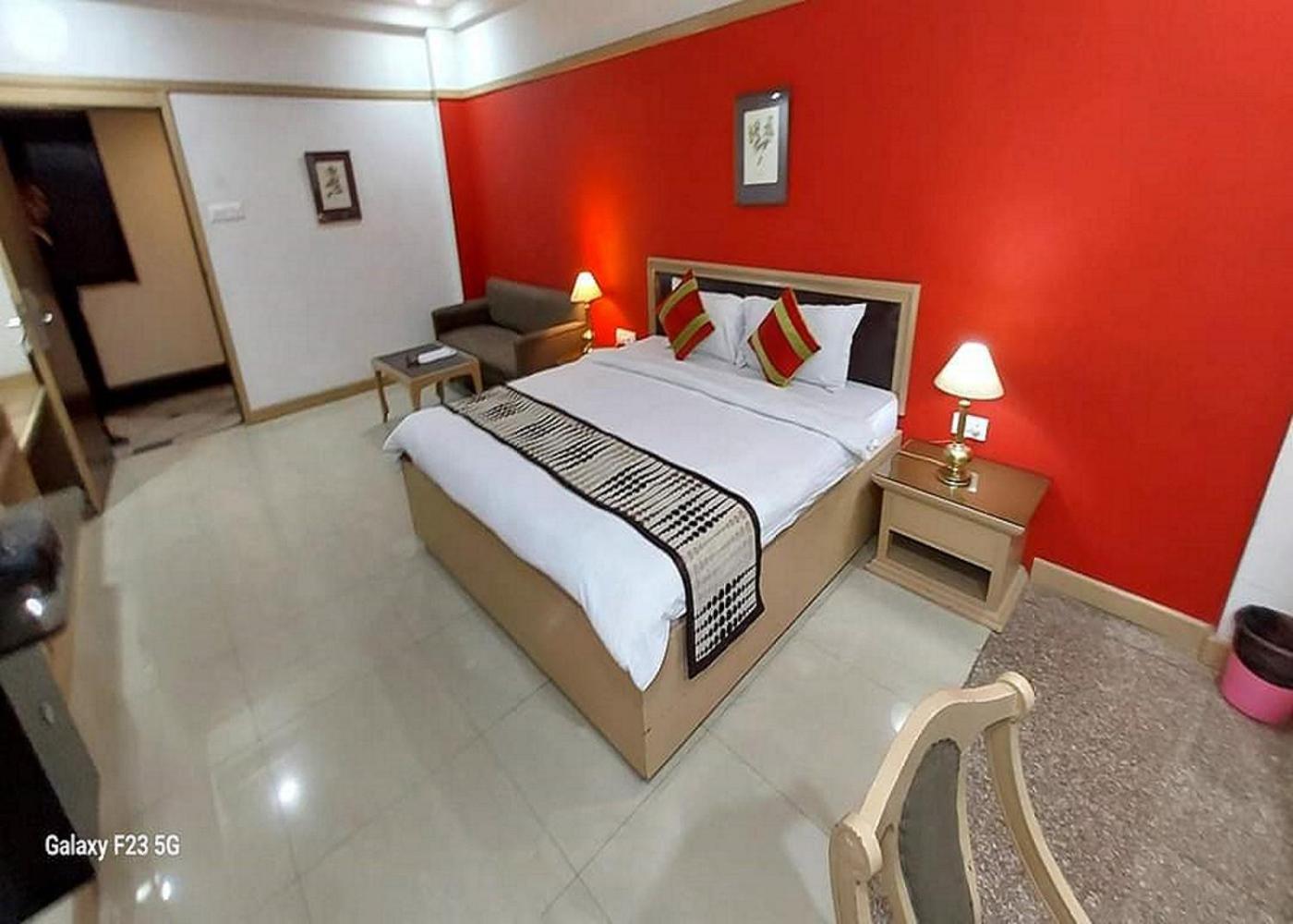 Lytton Hotel Kolkata Bagian luar foto