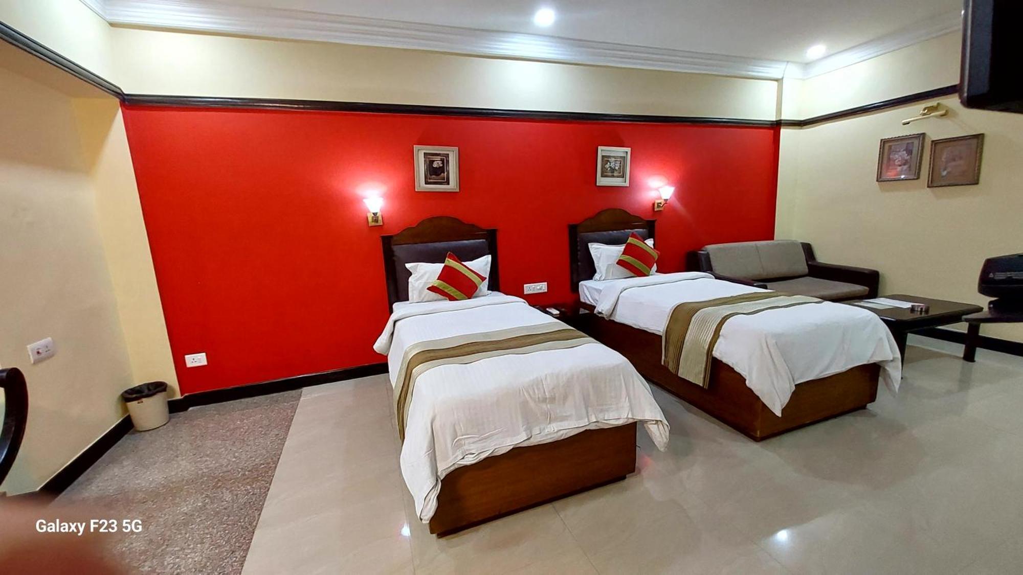 Lytton Hotel Kolkata Bagian luar foto
