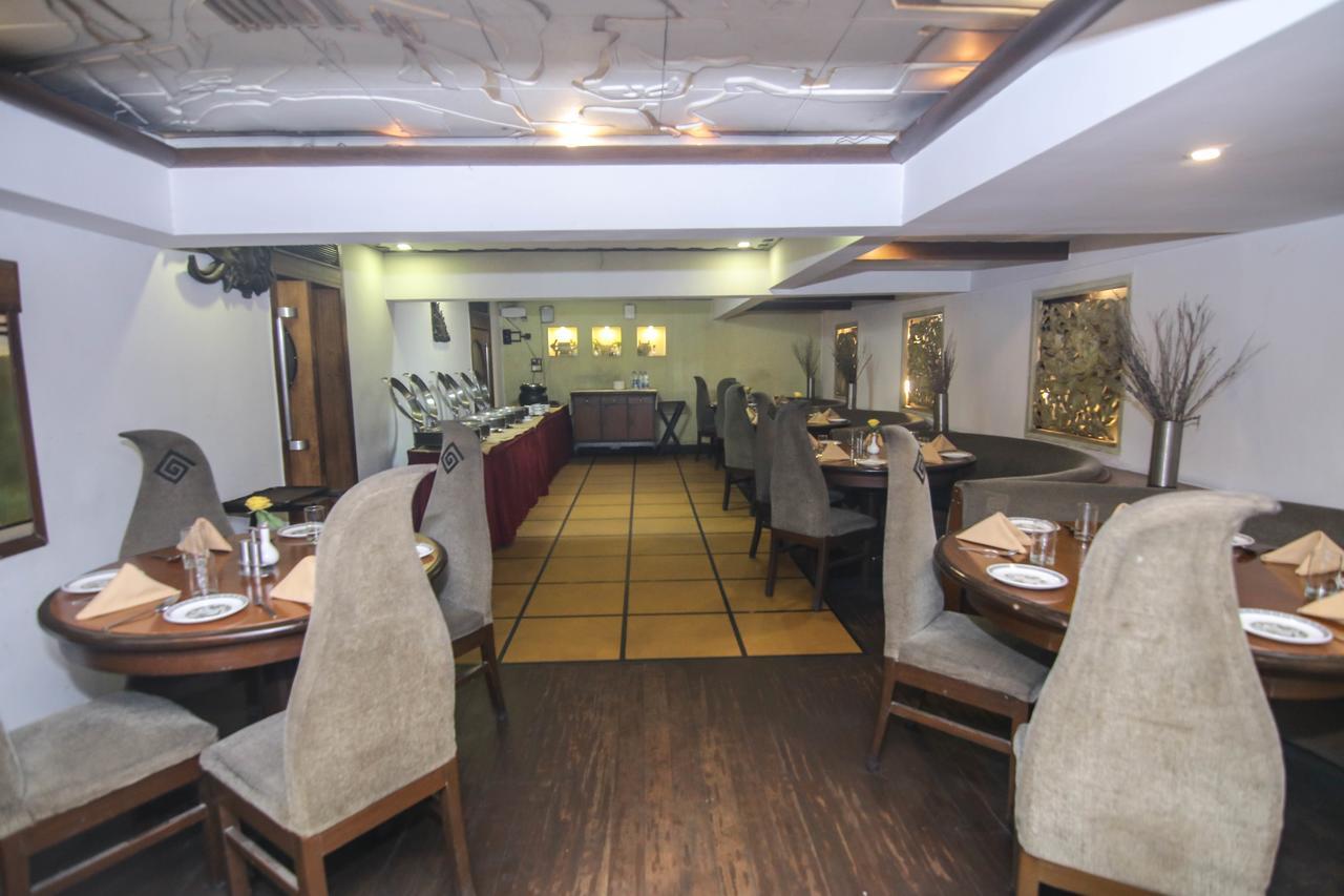 Lytton Hotel Kolkata Bagian luar foto