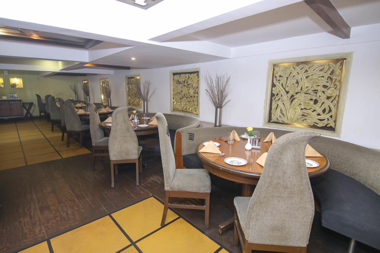Lytton Hotel Kolkata Bagian luar foto