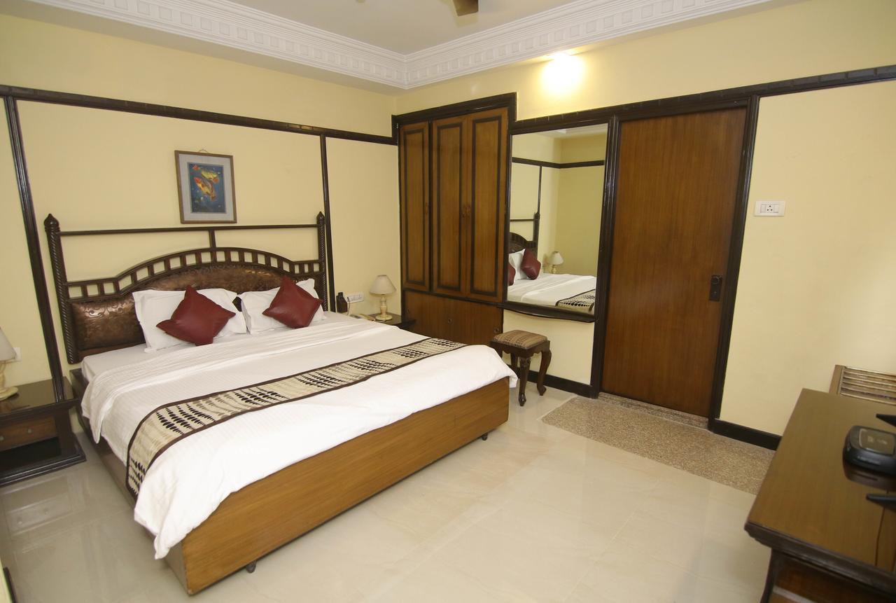 Lytton Hotel Kolkata Bagian luar foto