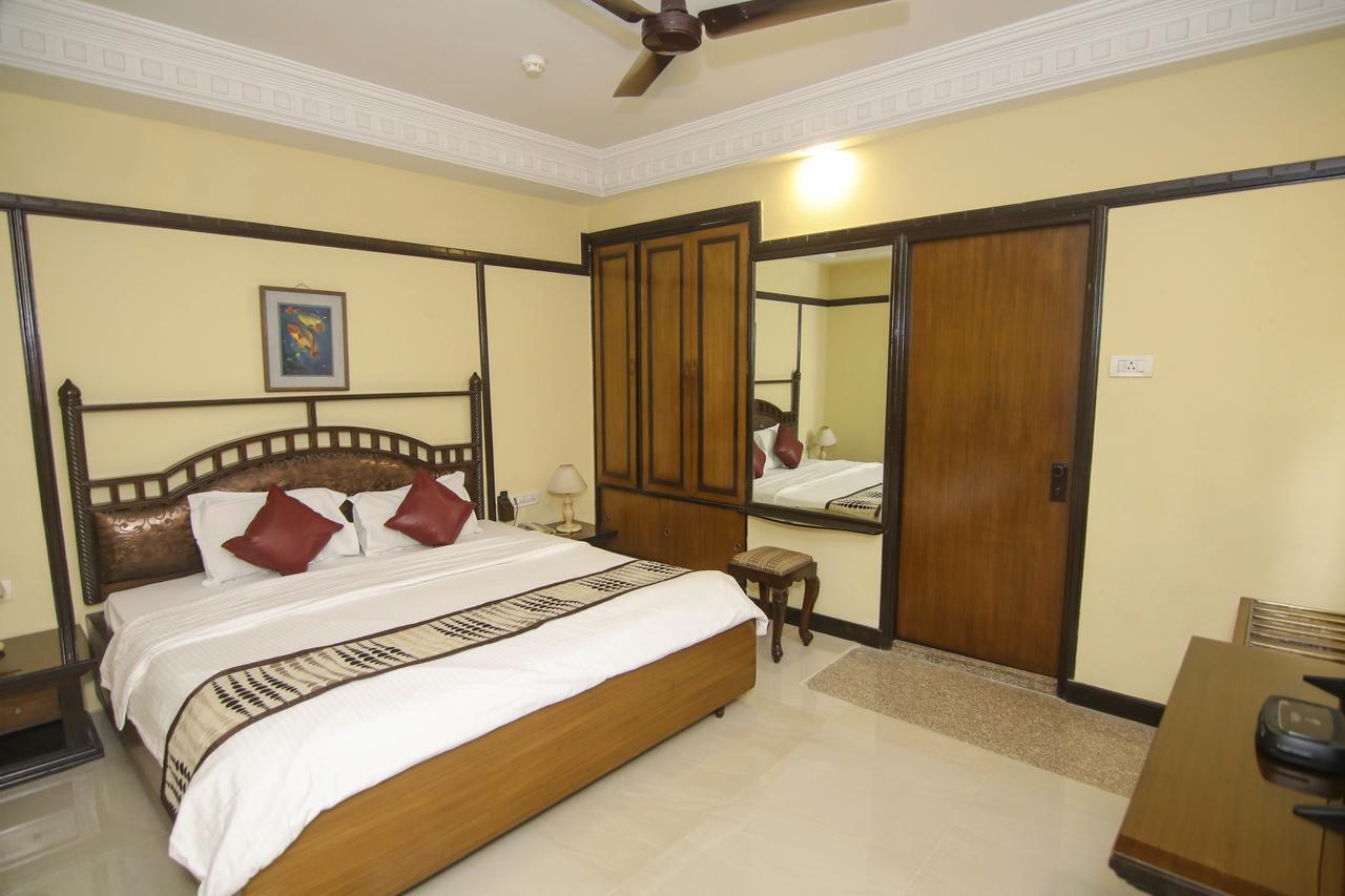 Lytton Hotel Kolkata Bagian luar foto