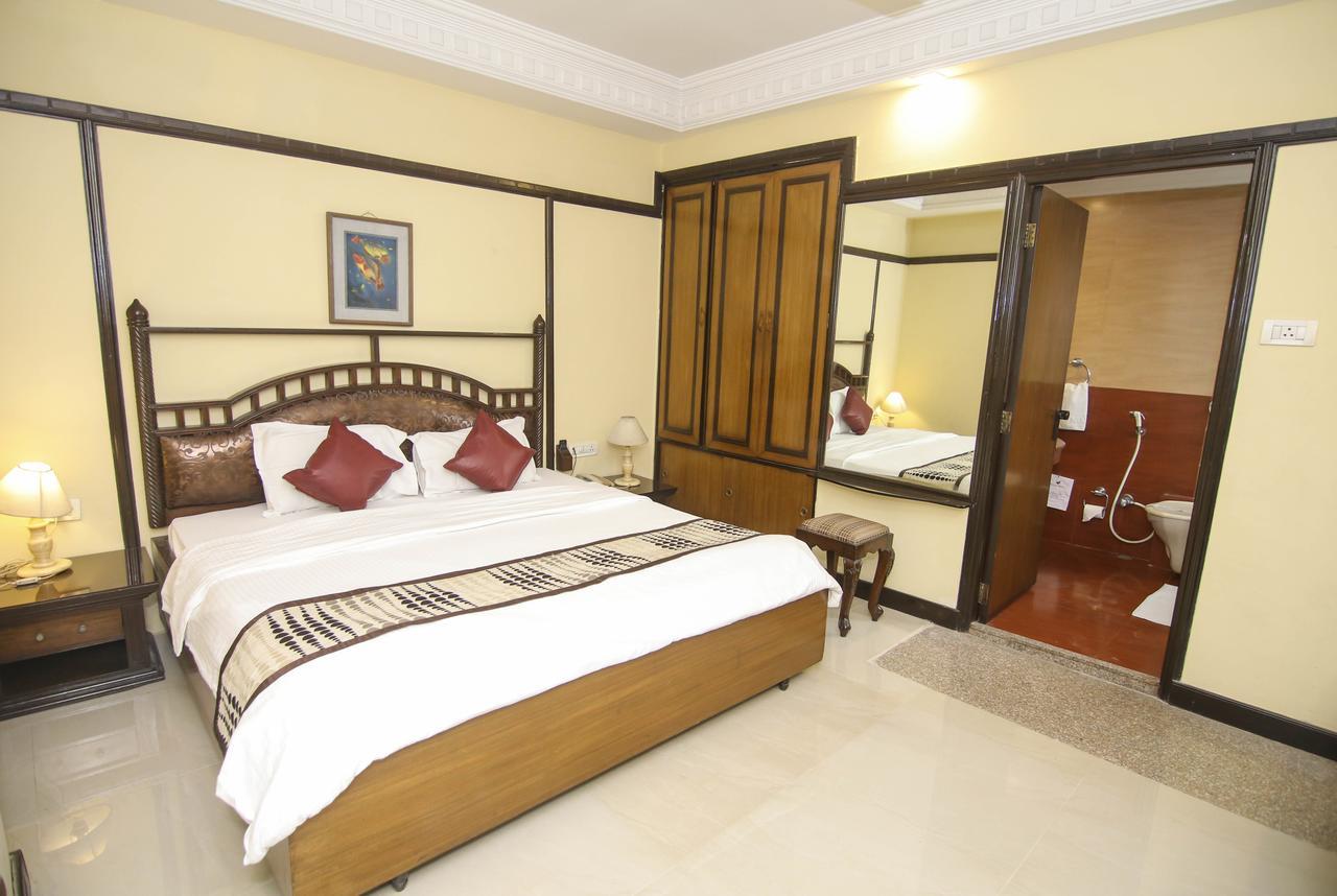 Lytton Hotel Kolkata Bagian luar foto