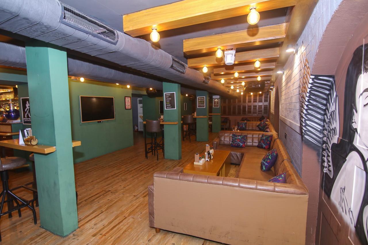 Lytton Hotel Kolkata Bagian luar foto