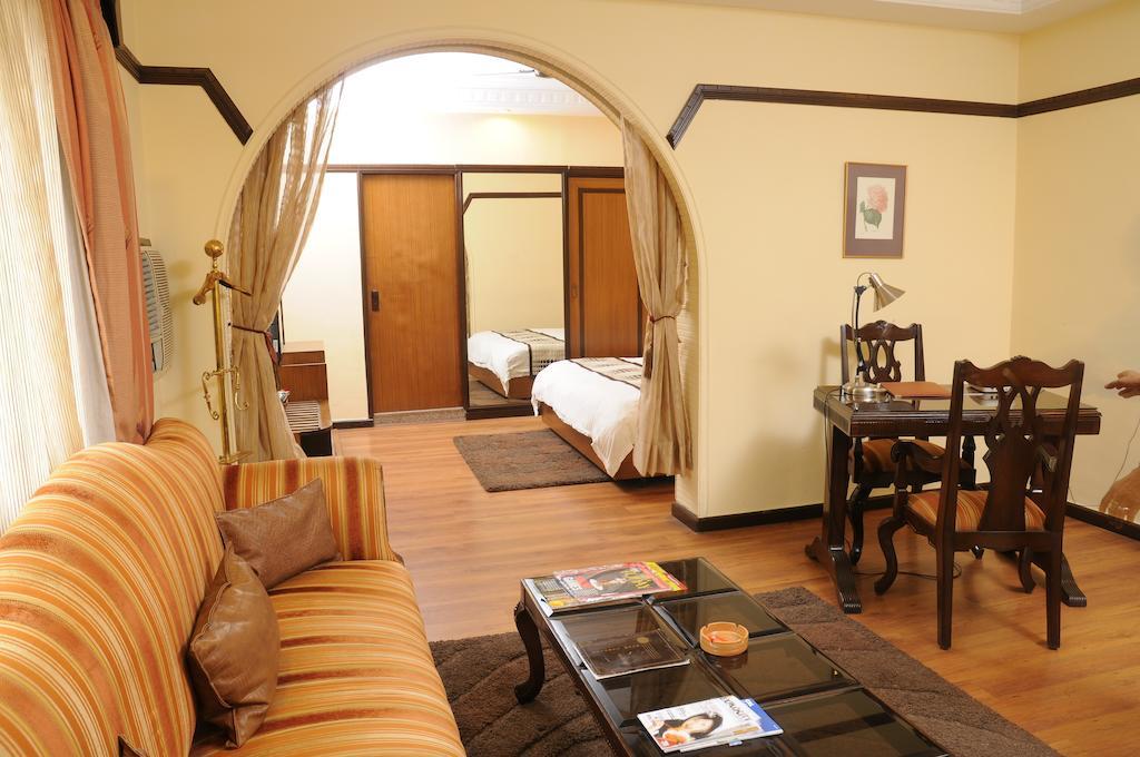 Lytton Hotel Kolkata Bagian luar foto